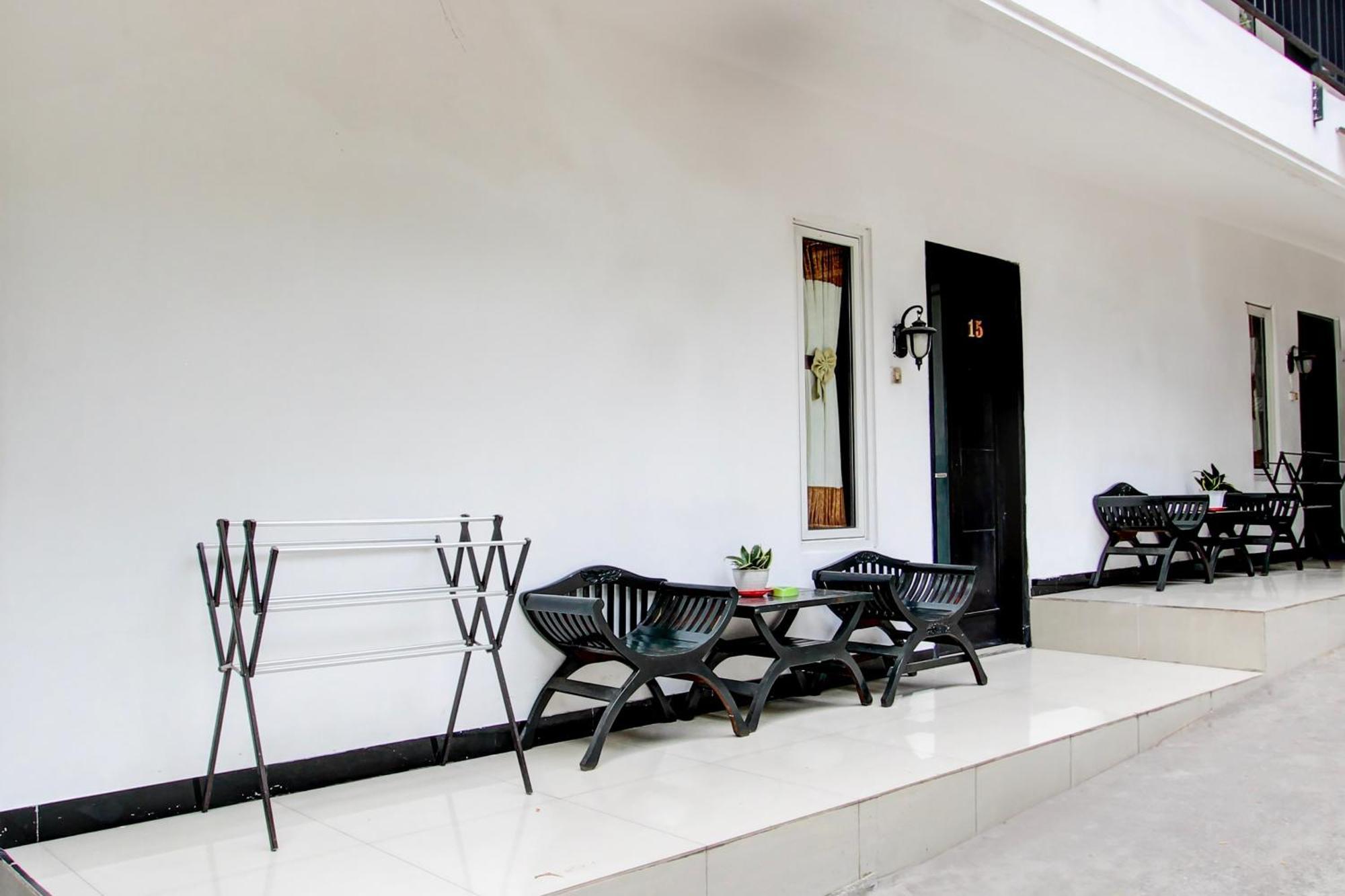 Oyo 409 Pondok Helomi Kalasan Экстерьер фото